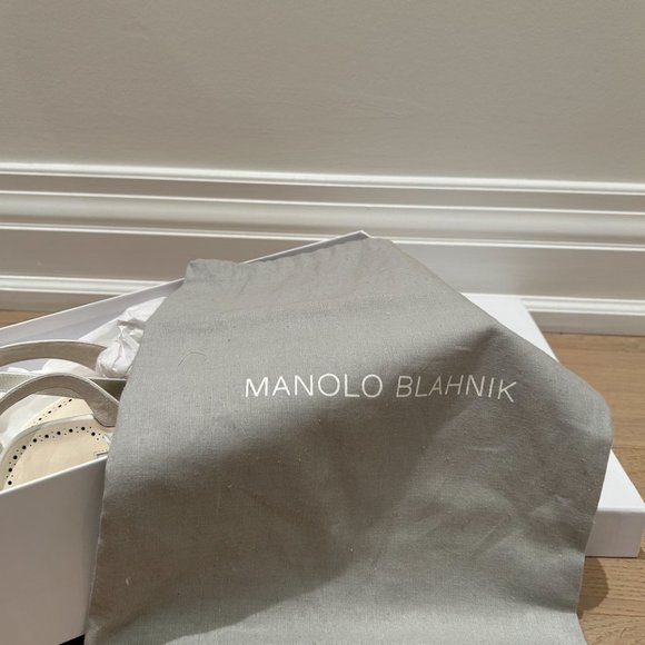 Manolo Blahnik - CAROLYNE BRIDE white satin pumps - Picture 10 of 11